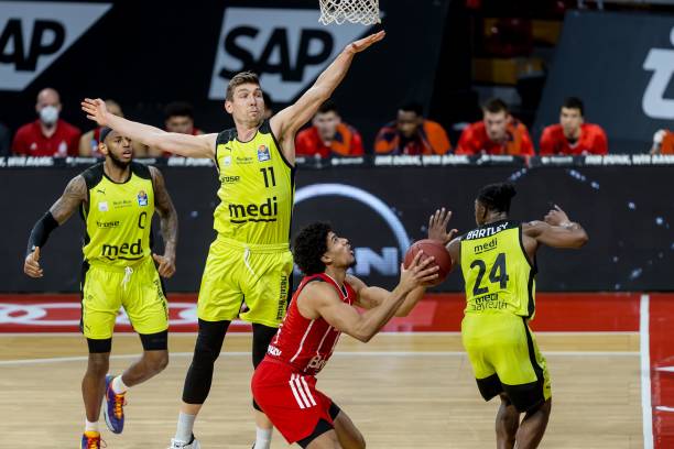 青岛锋线杨金蒙提前退役合同还剩2年 当年被广东交易他伤心流泪